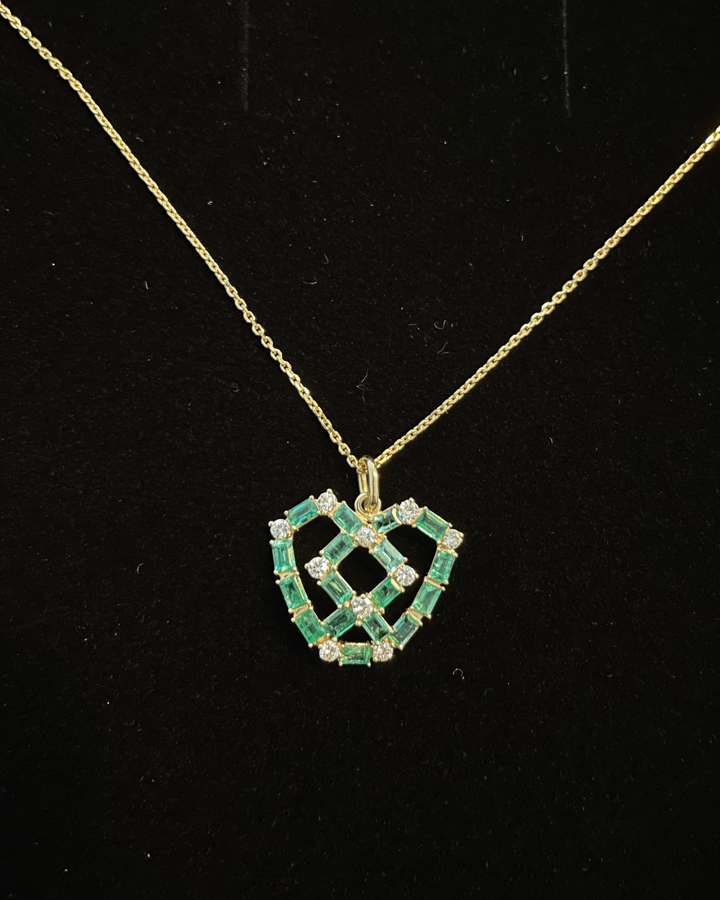 Pretzel pendant finished
